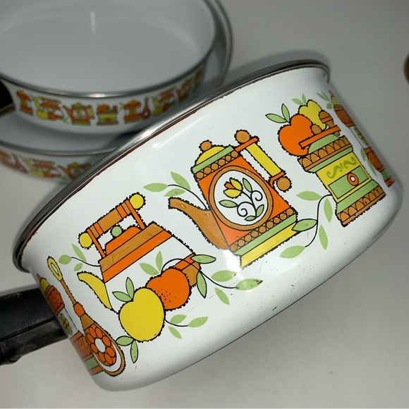 v i n t a g e :: 3 Vibrant Midcentury Enamel Pans Pot Cookware - Picture 4 of 15